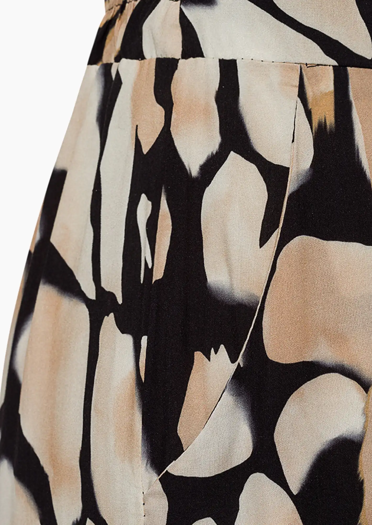 Hose im Alloverprint, schwarz-beige