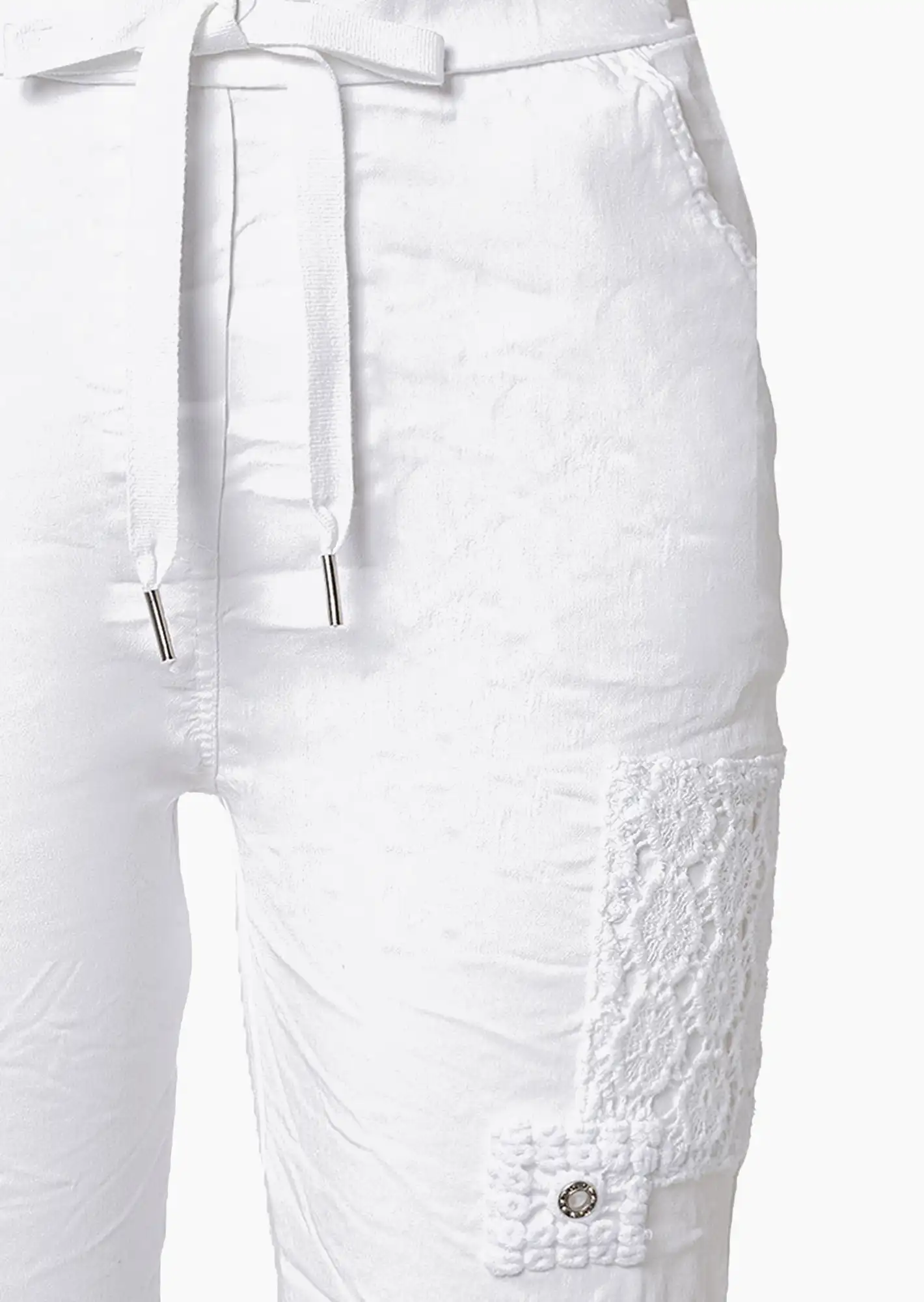 Joggpants mit Häkelpatches, weiß