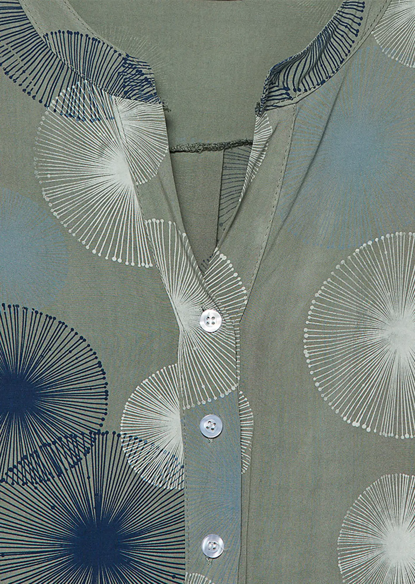 Bluse im Alloverprint, khaki