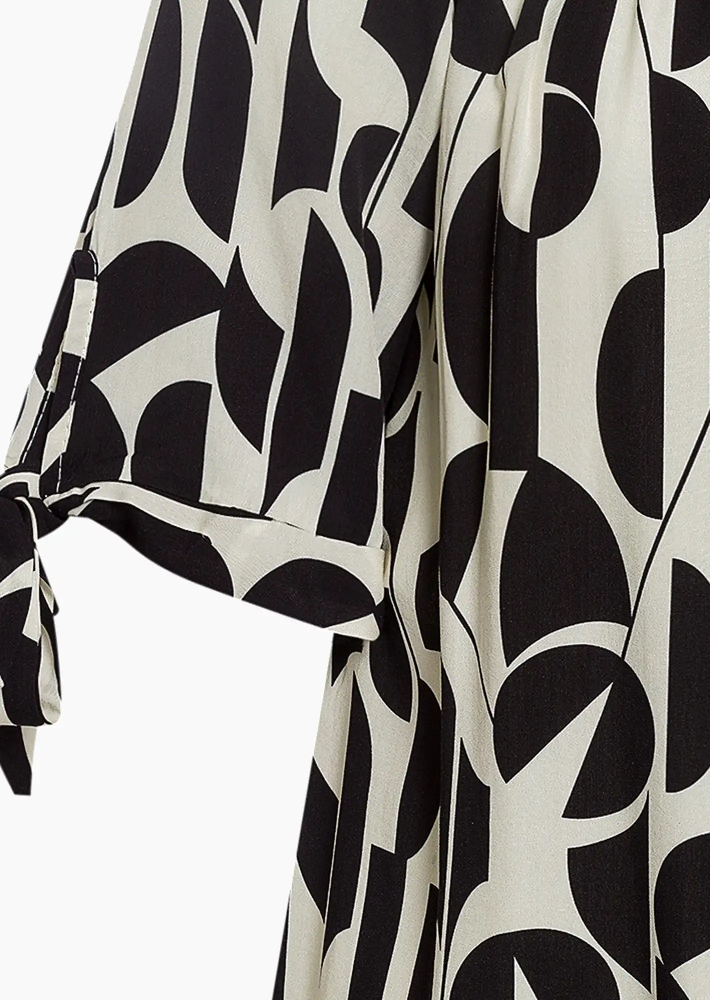 Bluse im Alloverprint, schwarz-weiß