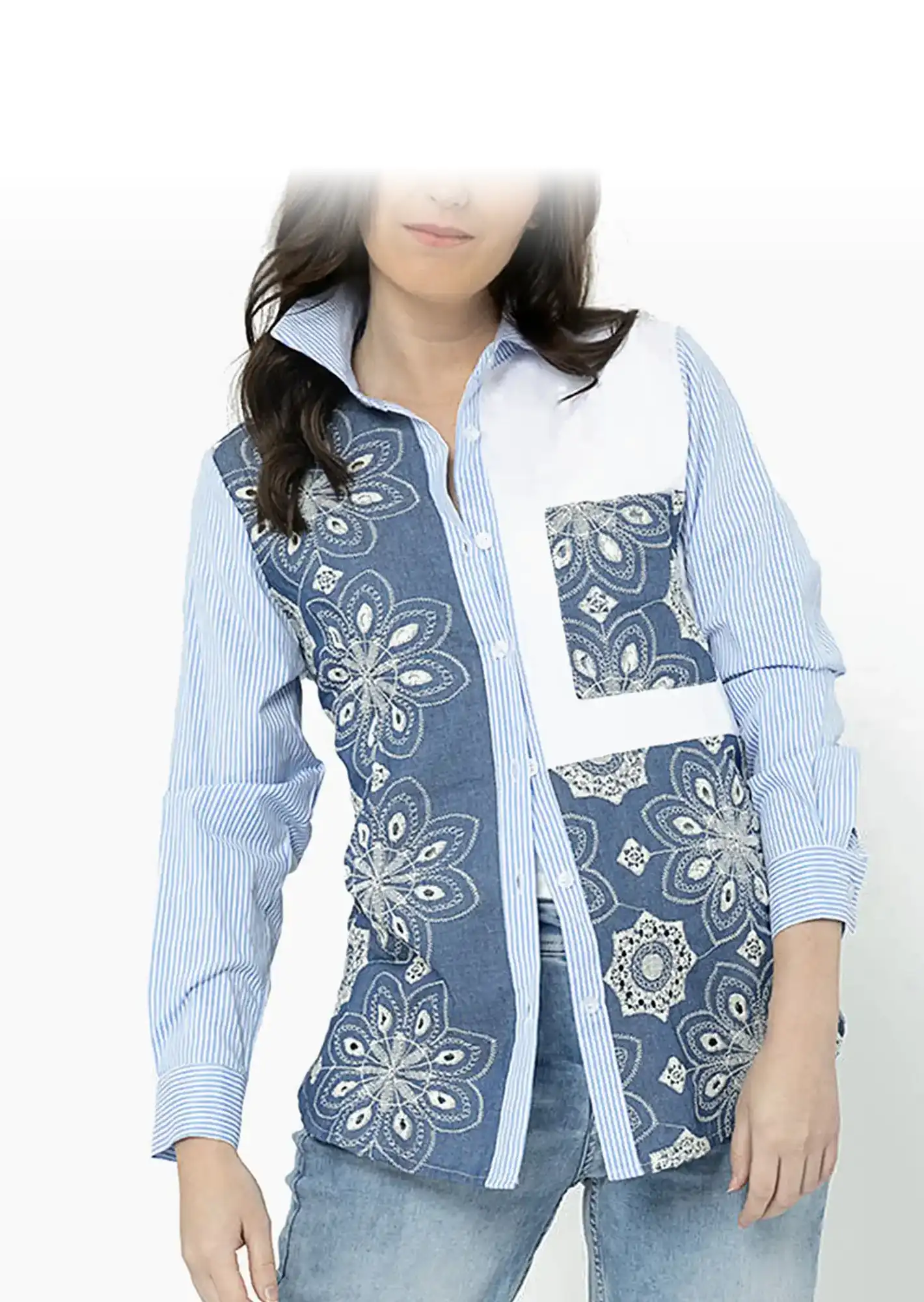 Bluse mit Stickerei, blau-weiß