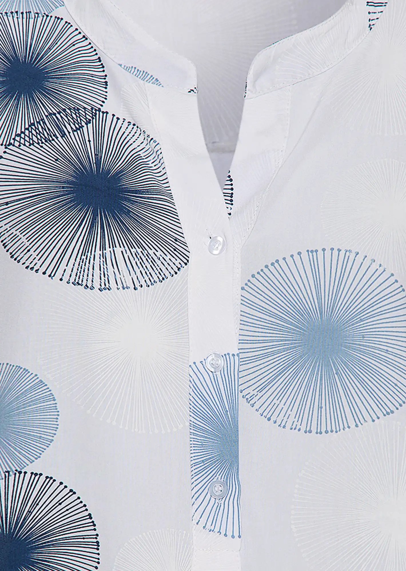 Bluse im Alloverprint, weiß-blau
