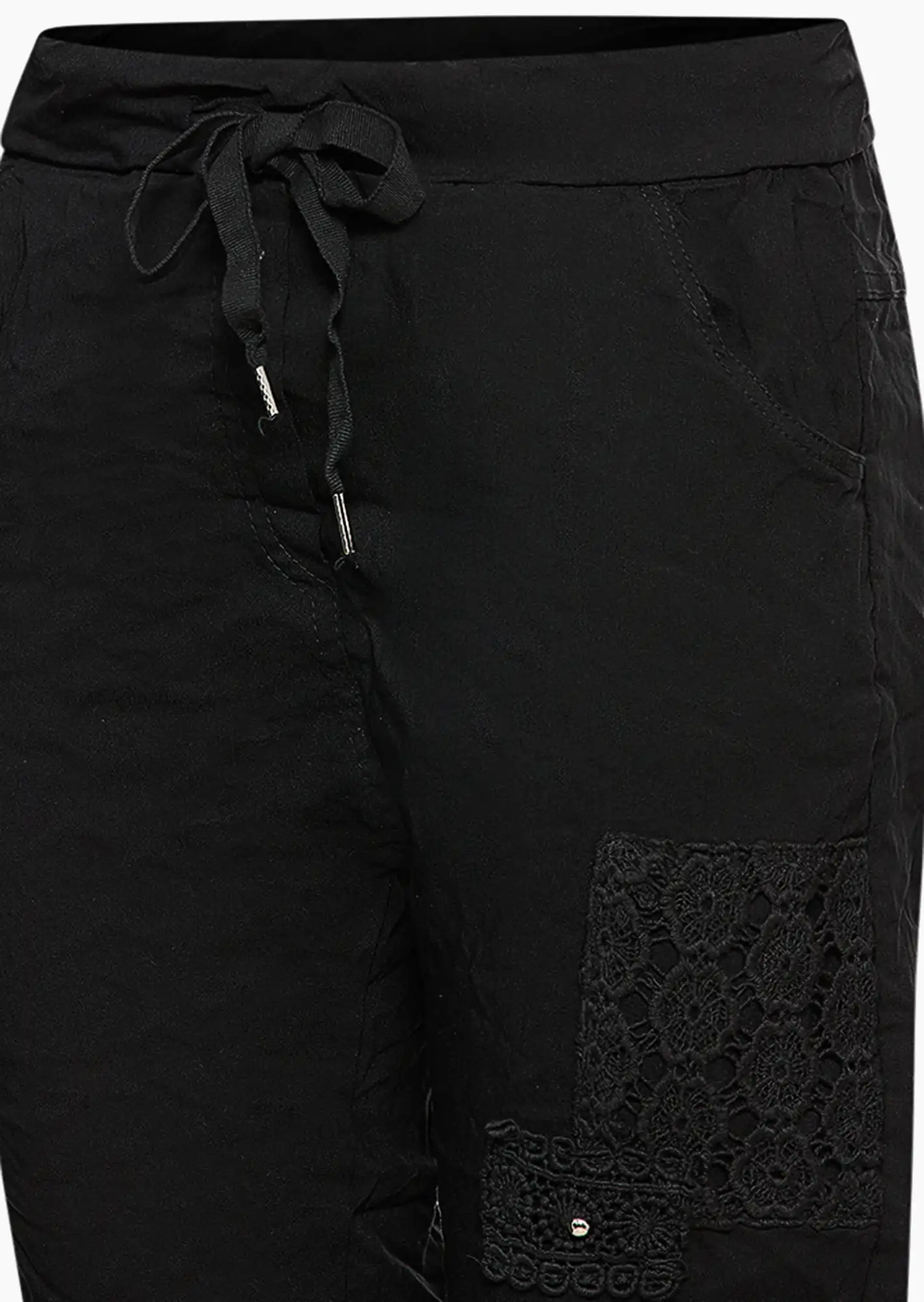 Joggpants mit Häkelpatches, schwarz
