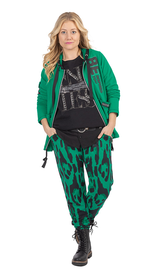 Outfit "Joggpant im Alloverprint, india green"